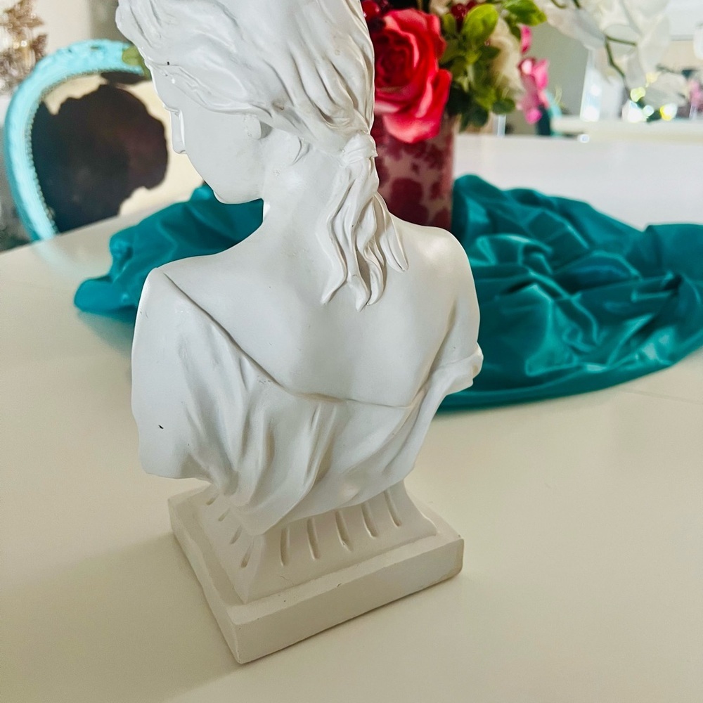 White Goddess Head - Picture 4 of 5